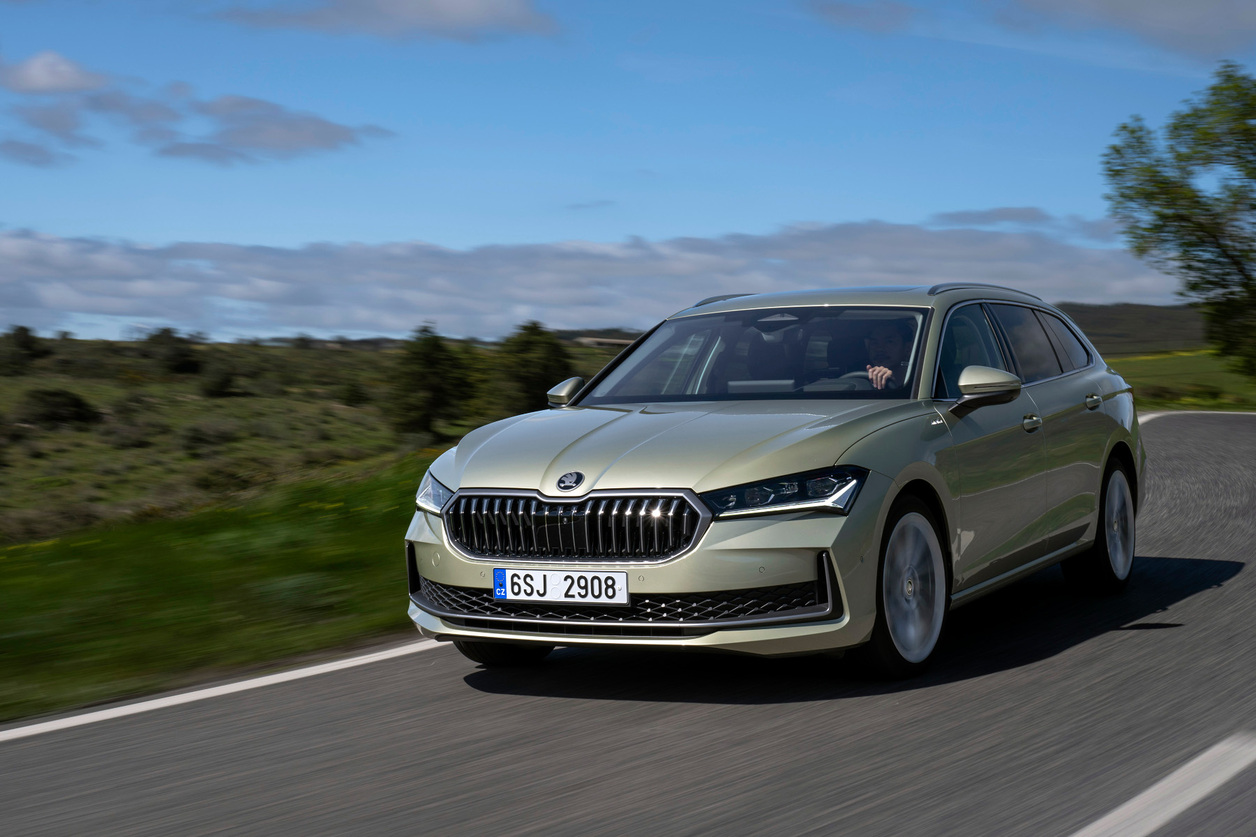 ŠKODA Superb Estate Mild Hybrid | Green.Car, image size:1256x837
