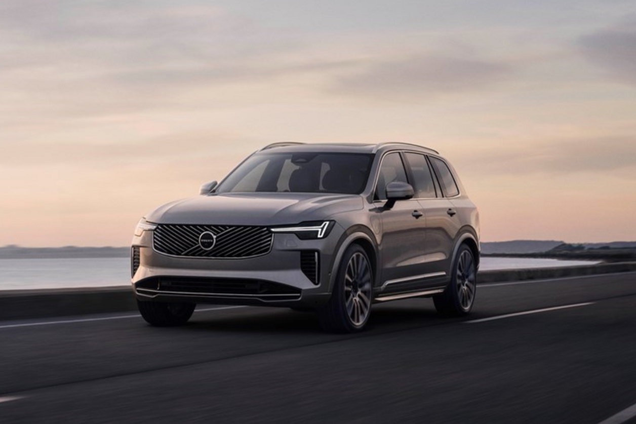 Volvo XC90   Mild Hybrid